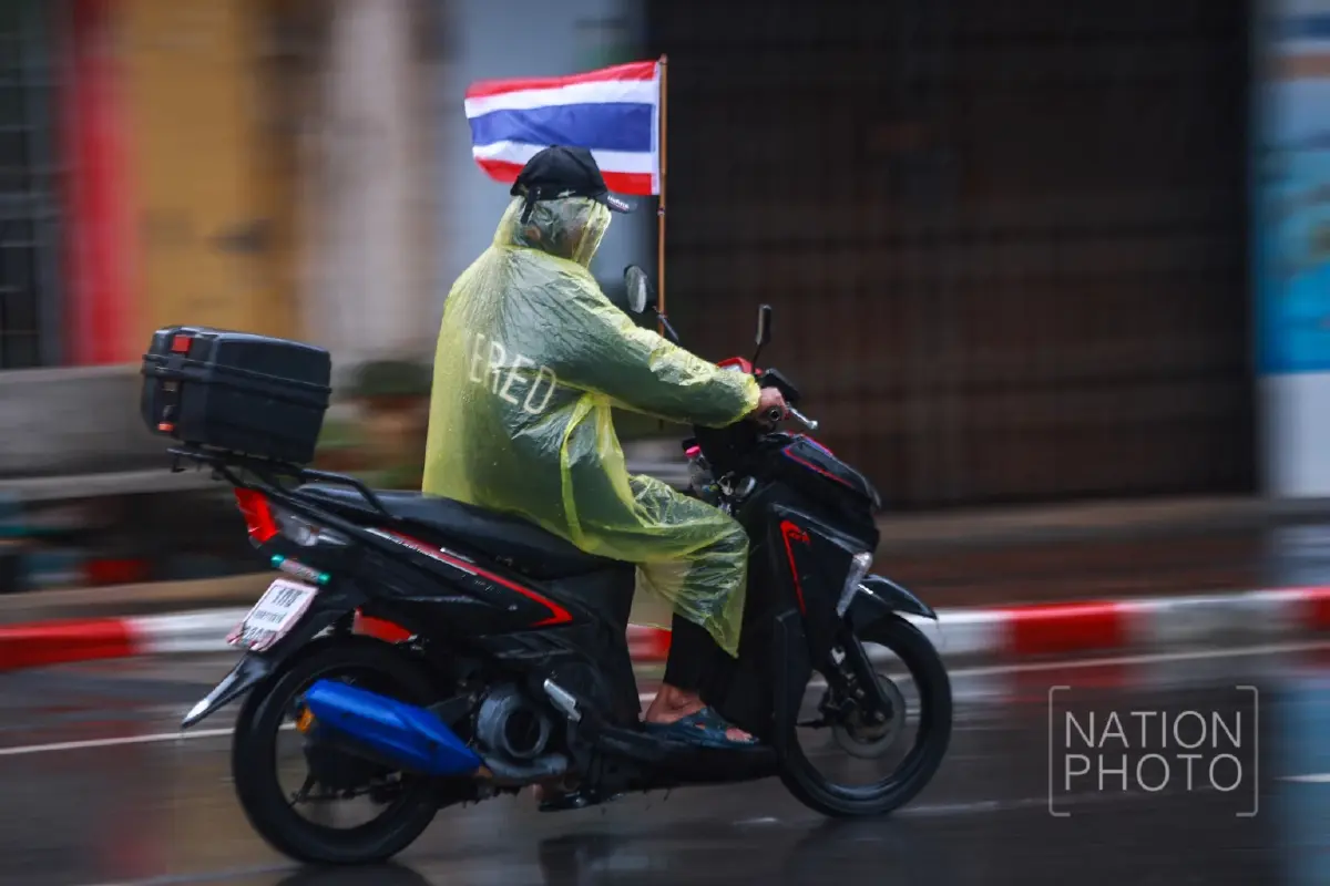 ตามคาด พายุเข้าไทย 'คัลแมกี' เคลื่อนเข้าอุบลฯ ฝนตกหนัก ลมแรง