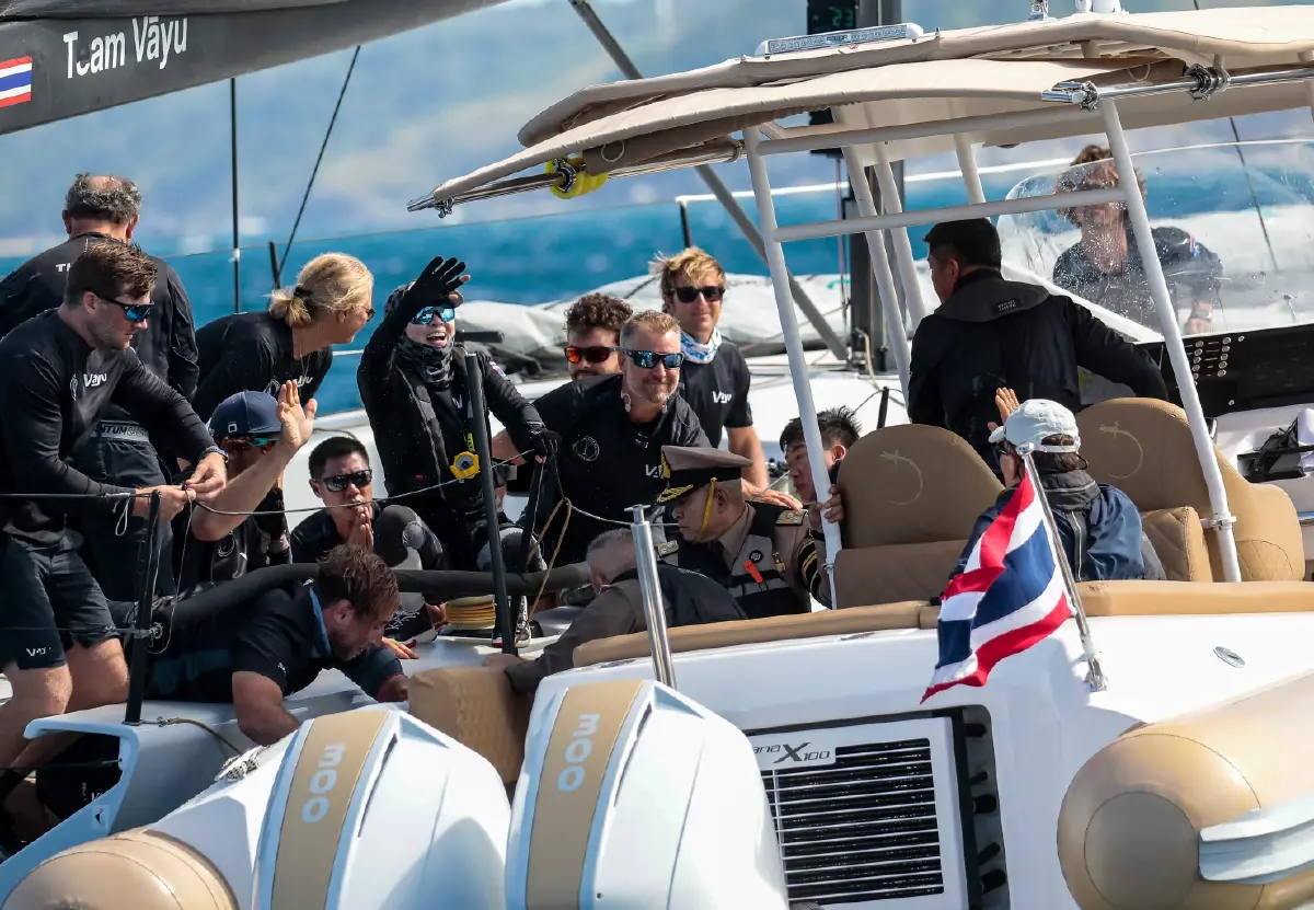 ในหลวง พระราชินี เสด็จฯ พระราชทานรางวัล 'ภูเก็ตคิงส์คัพรีกัตต้า'