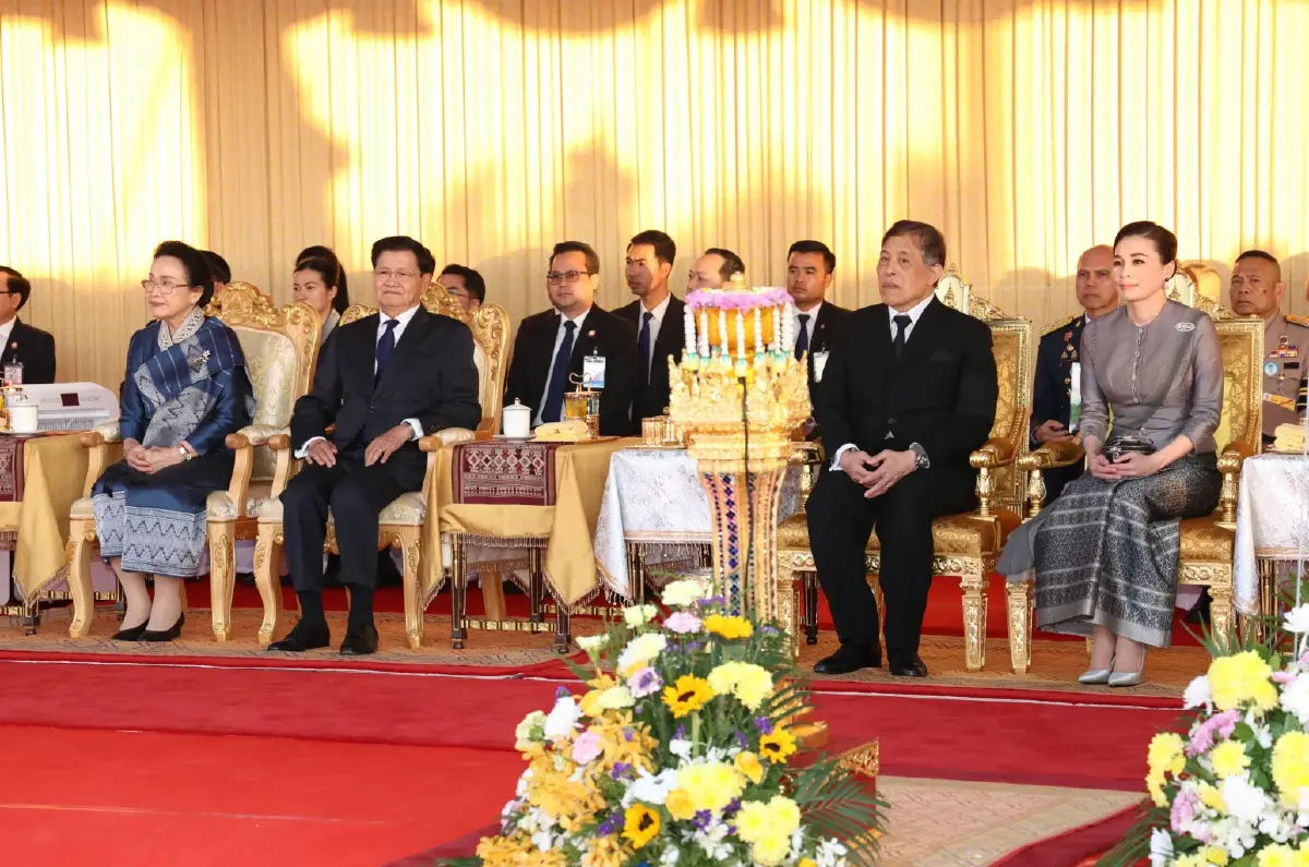 'ในหลวง-พระราชินี' เสด็จฯ เปิดสะพานมิตรภาพไทย-ลาว แห่งที่ 5 จังหวัดบึงกาฬ