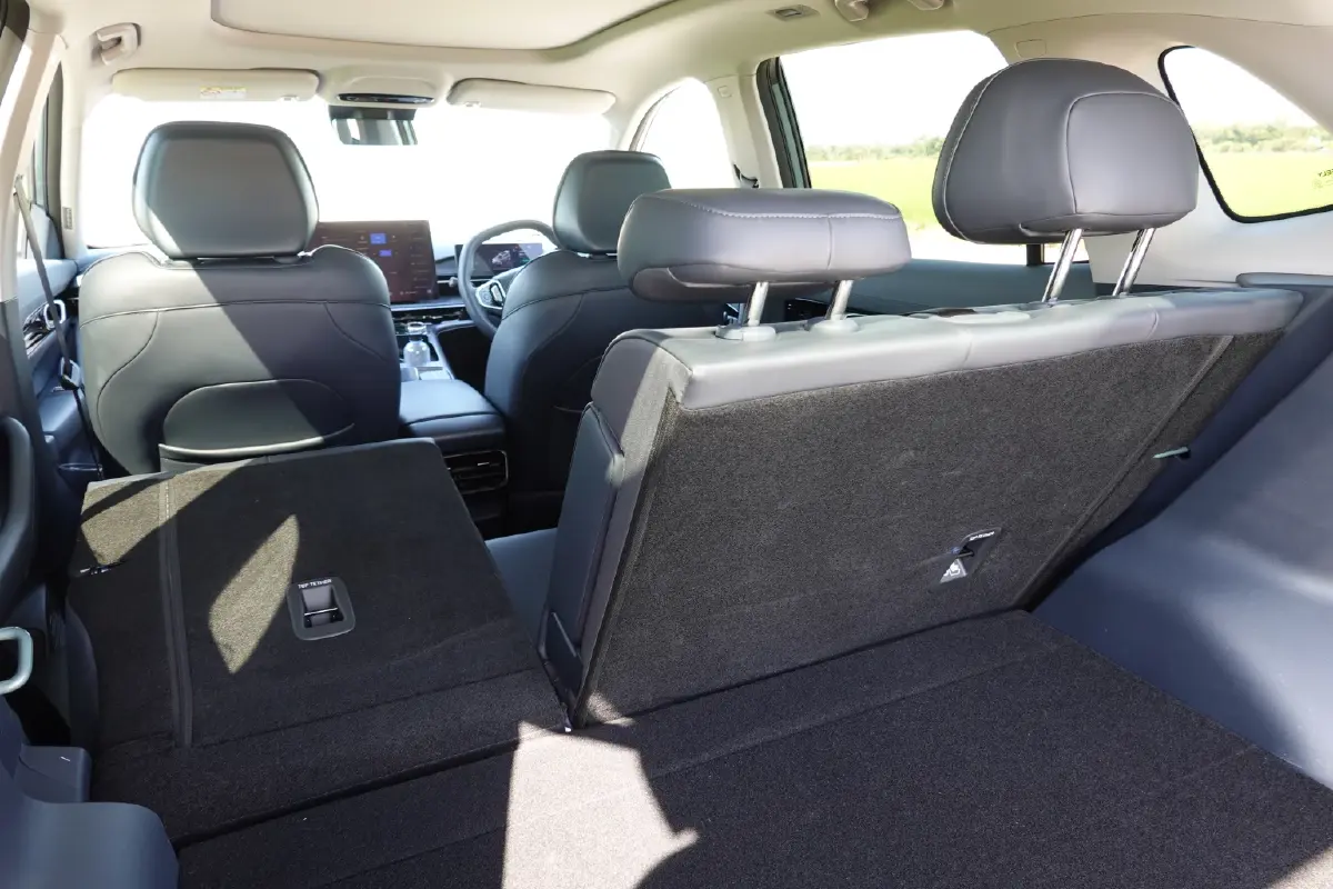 ‘จีลี อีเอ็กซ์ 5’ นั่งสบาย  ทางตรง ทางโค้งนิ่ง คลื่น ลอน เด้งเล็กน้อย