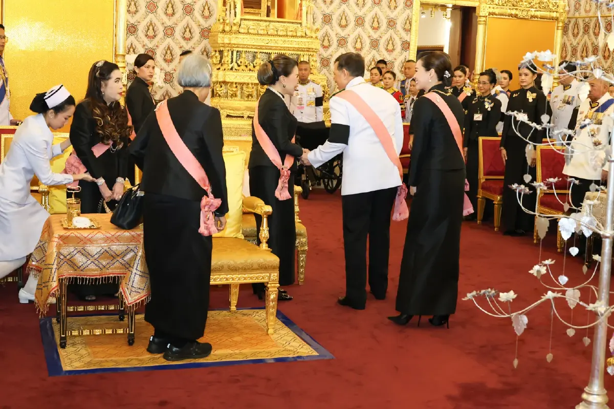 ในหลวง-พระราชินี เสด็จฯ ทรงบำเพ็ญพระราชกุศลปัญญาสมวาร ถวายพระบรมศพ พระพันปีหลวง