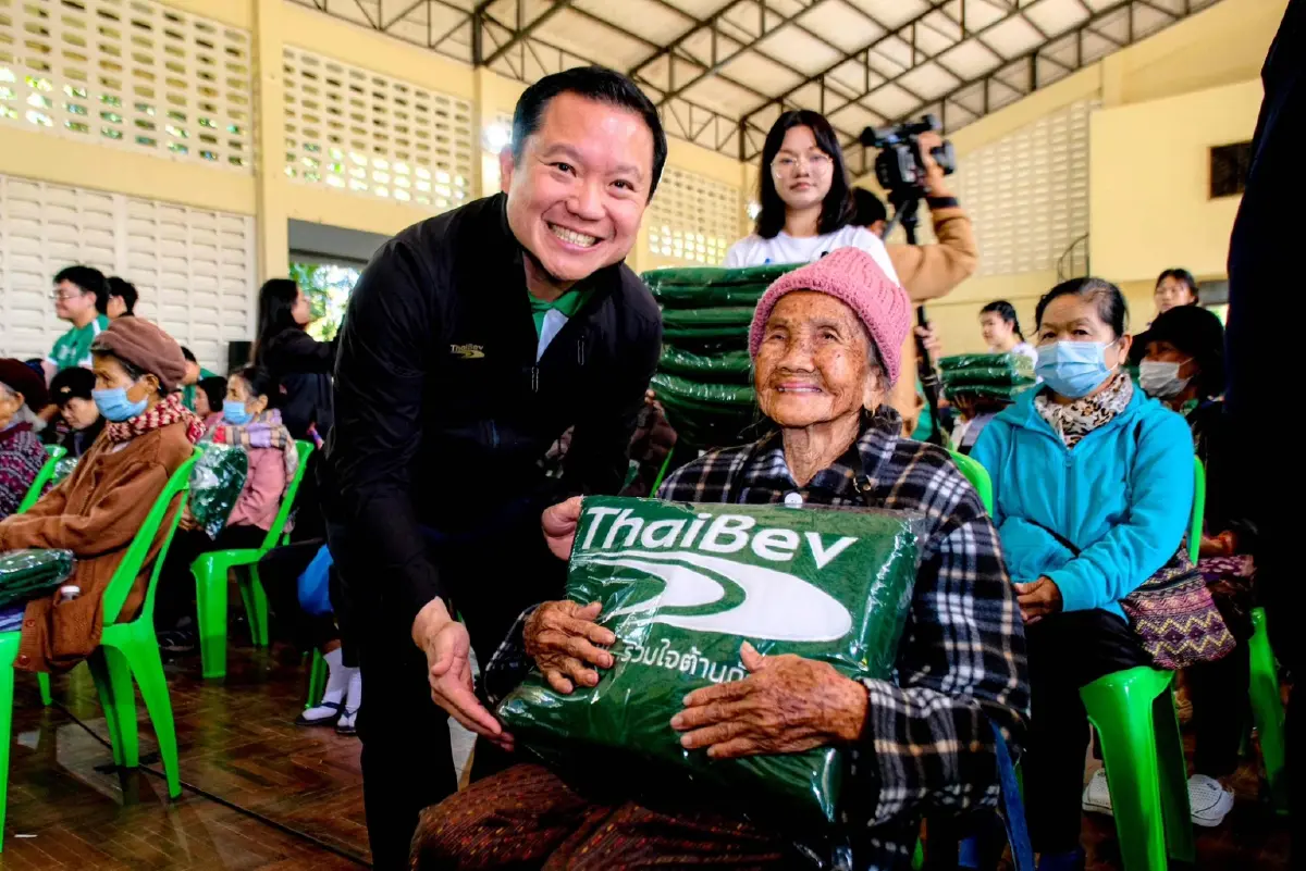 'ไทยเบฟ…รวมใจต้านภัยหนาว ปีที่ 26' มอบรอยยิ้มและความอบอุ่นภายใต้ ผ้าห่มผืนเขียว