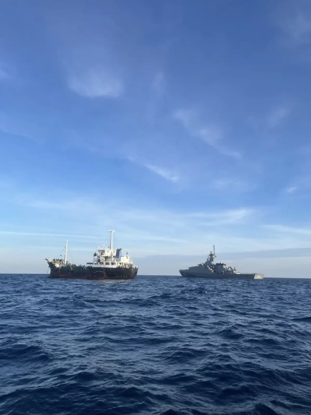 จับเรือบรรทุกน้ำมันกลางอ่าวไทย ตรวจสอบขนยุทธปัจจัยไปกัมพูชา