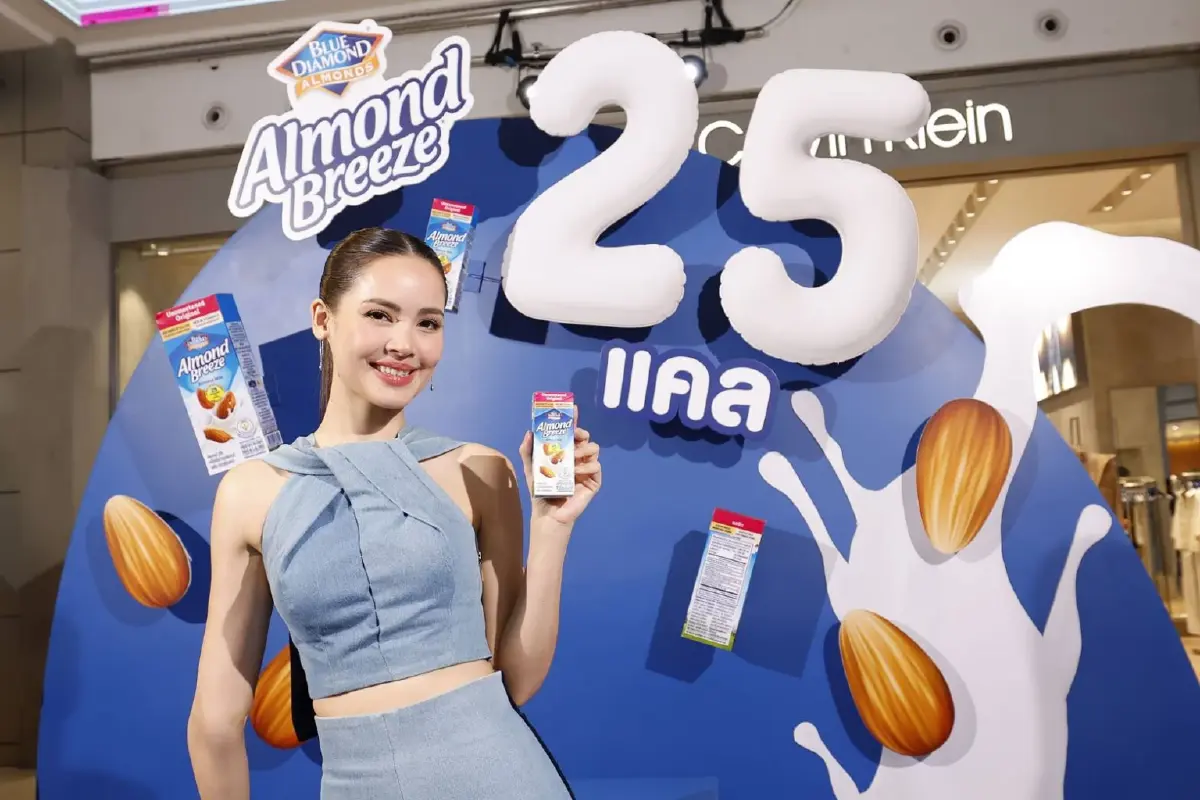 Almond Breeze® ดึง 'ญาญ่า' แบรนด์แอมบาสเดอร์ ดันแคมเปญ 25 kcal Light Up Your Day
