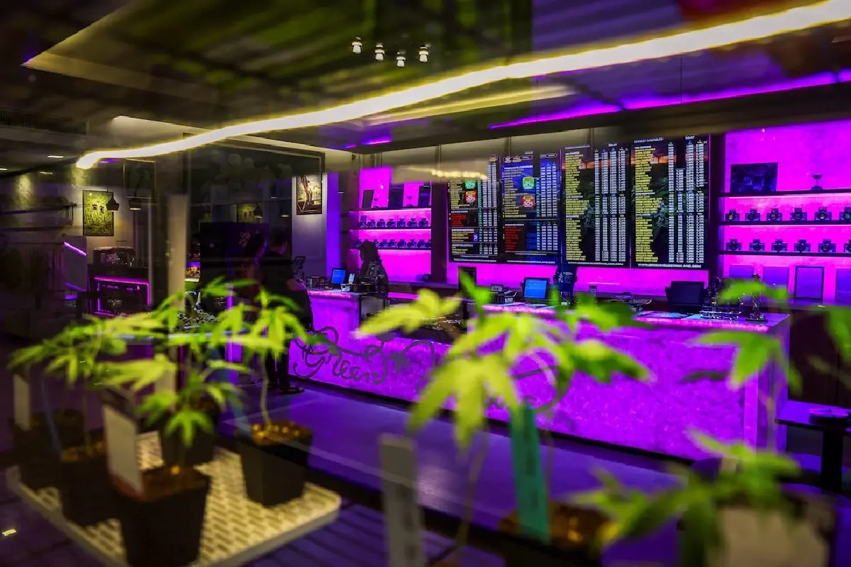 หุ้นกัญชาพุ่งรับ ‘ทรัมป์’ เซ็นต์คำสั่งฯ จัดประเภทใหม่ จันทร์นี้