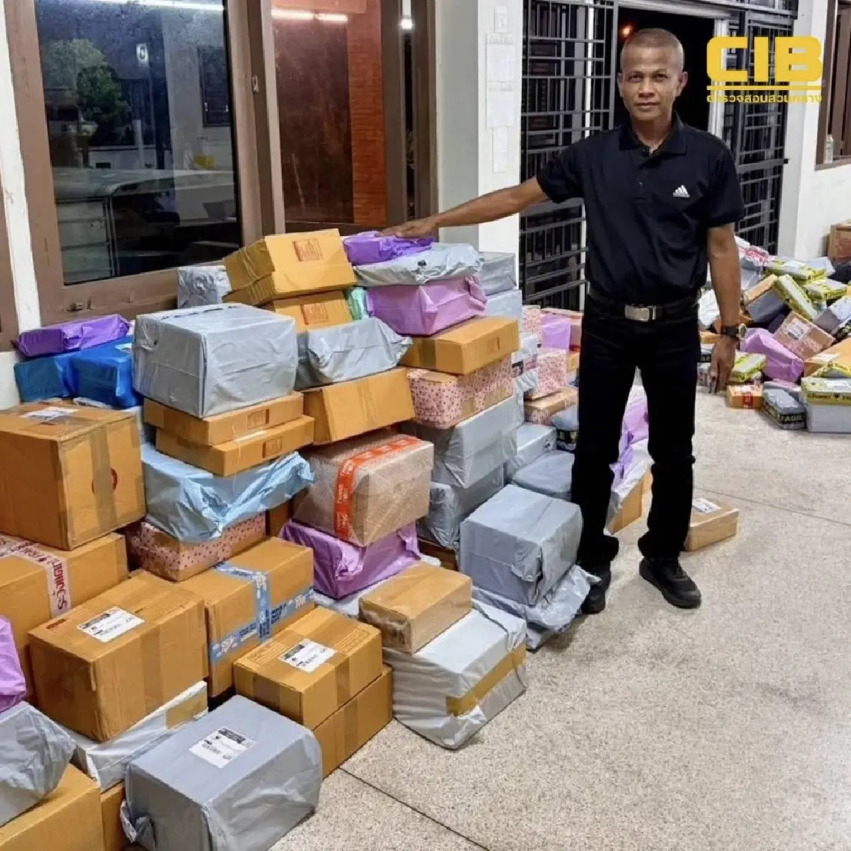 สกัดจับบุหรี่ต่างประเทศ หนีภาษีล็อตใหญ่ ซุกบริษัทขนส่ง