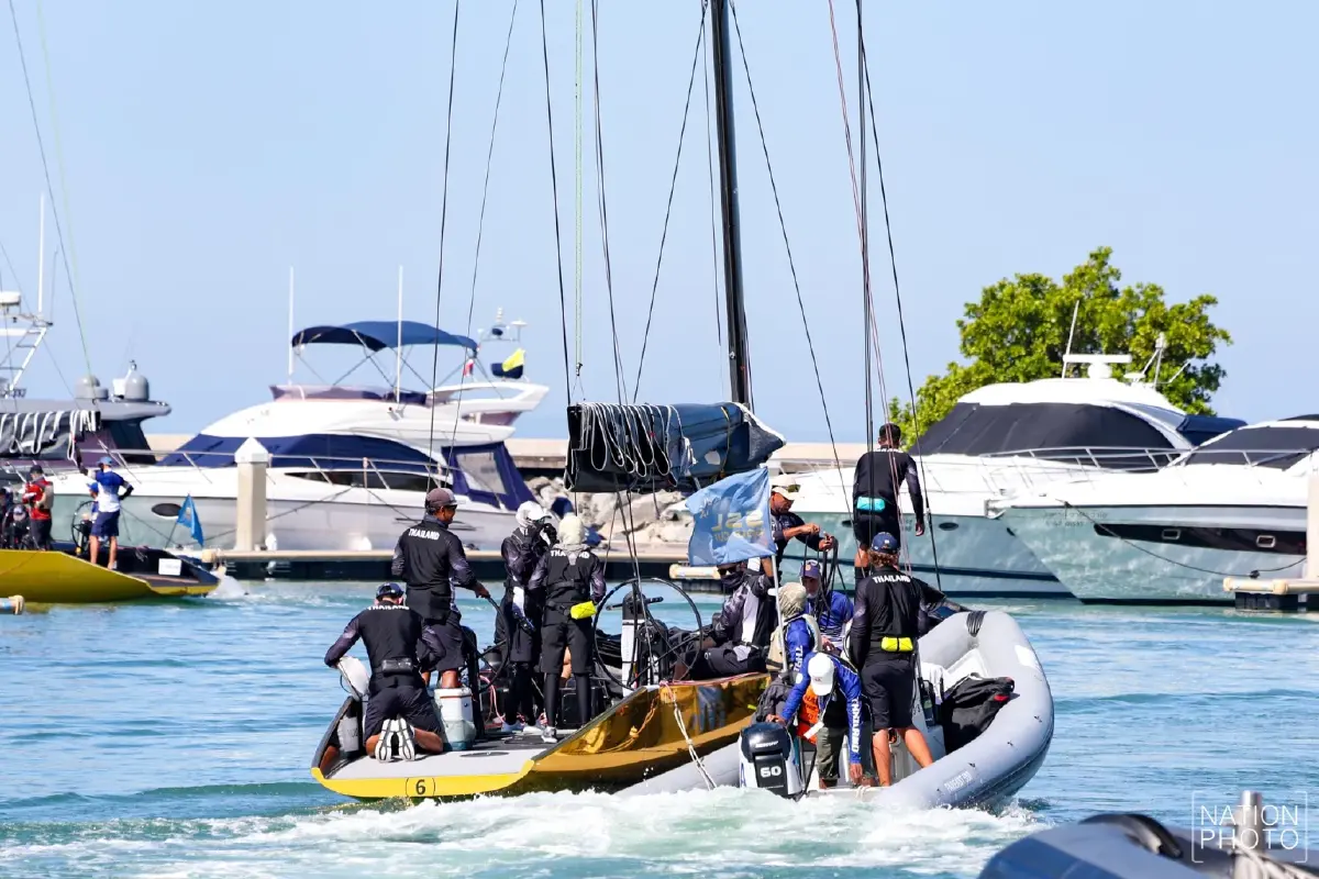 'พระราชินี' ทรงนำทีมเรือใบลงแข่งวันที่ 2 หลังทรงพาทีมชาติไทยชนะ