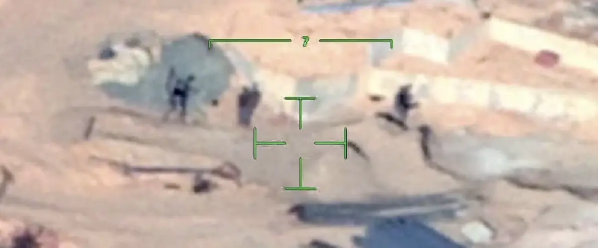 ทิ้งบอมบ์  ทหาร BHQ  ขนกำลัง 5 คันรถ เข้าพื้นที่บ้าน3หลัง จ.ตราด