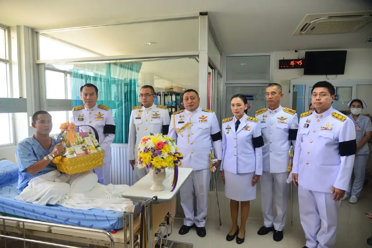 โปรดเกล้าฯ ผวจ.อุบล เยี่ยม 11 นายทหาร บาดเจ็บเหตุปะทะชายแดนไทย-กัมพูชา