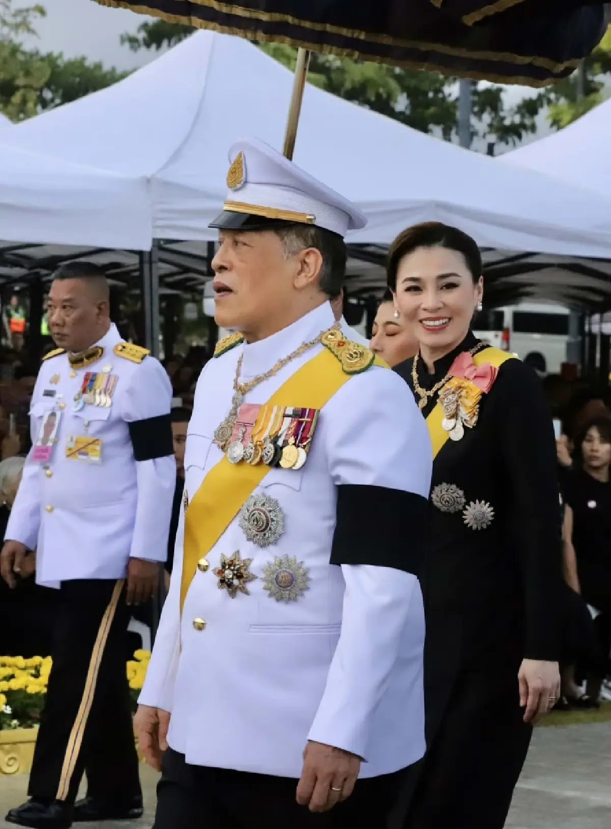 ในหลวง-พระราชินี ทรงปฏิบัติพระราชกรณียกิจ วันคล้ายวันพระบรมราชสมภพ รัชกาลที่ 9