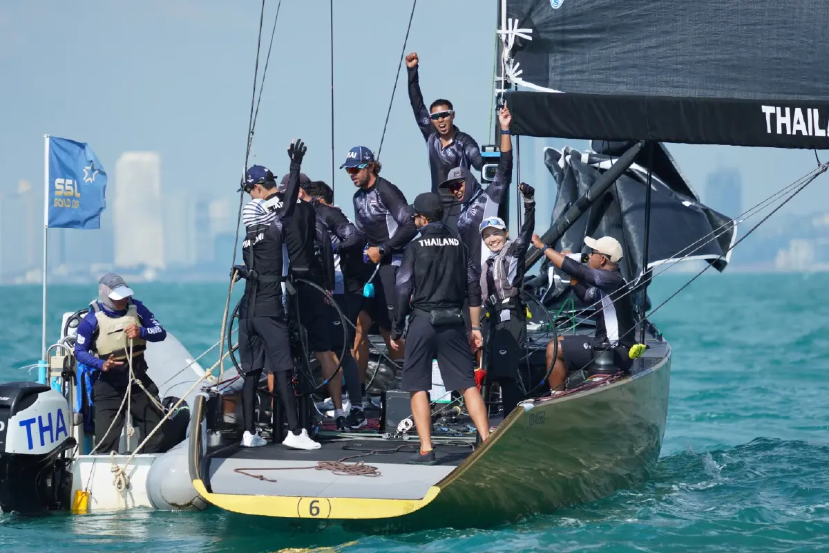 พระราชินี วางกลยุทธ์เฉียบ พาเรือใบไทยขึ้นที่ 1 ลุ้นชิงทองพรุ่งนี้