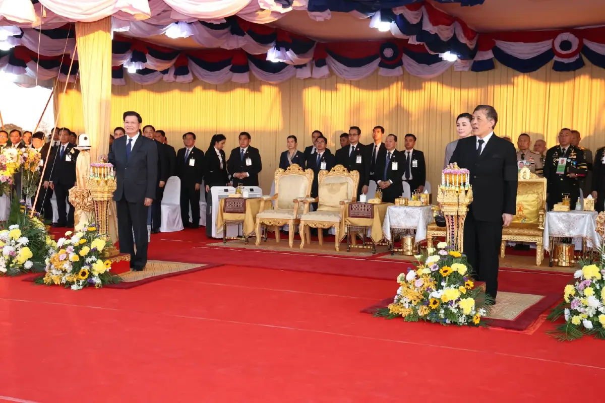 'ในหลวง-พระราชินี' เสด็จฯ เปิดสะพานมิตรภาพไทย-ลาว แห่งที่ 5 จังหวัดบึงกาฬ