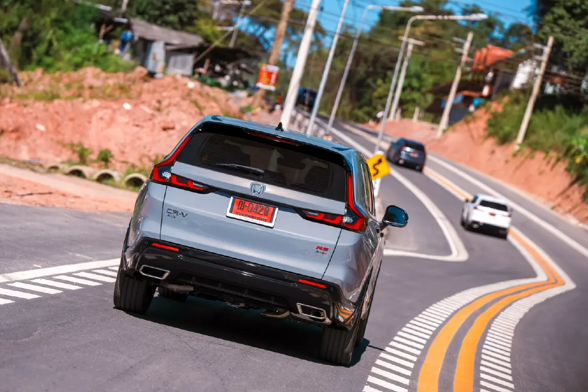Honda CR-V ปรับไลน์อัพ ขับไว้ใจได้เหมือนเดิม นิ่ง ลุยโค้ง สนุก 