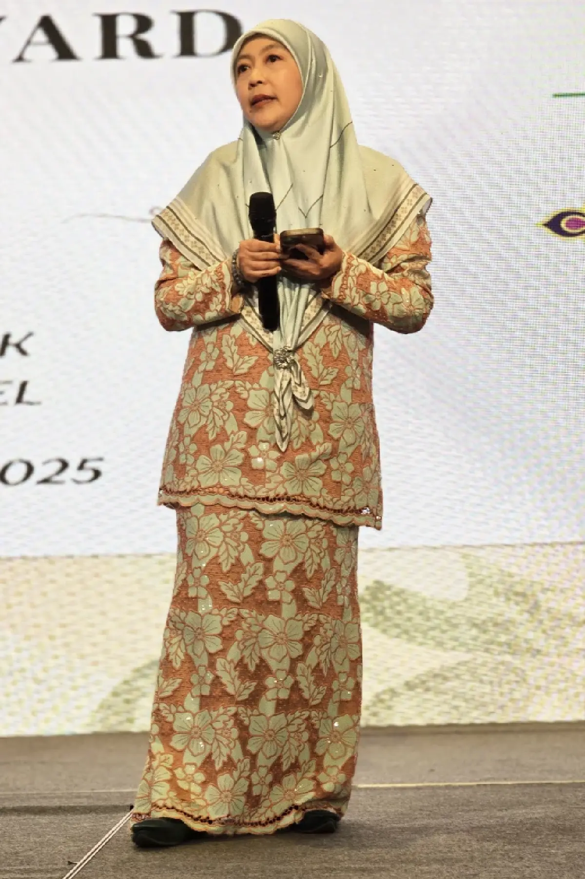 พระราชทานรางวัล ‘ซีไรต์’ ปี 67-68 นักเขียน 14 คนจาก 8 ประเทศ