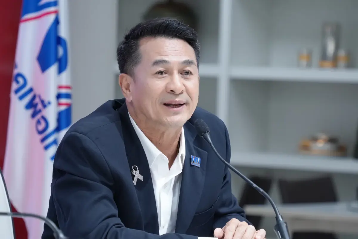 ถอดรหัส เกมแก้รัฐธรรมนูญ ‘ปชน.’ เล่นบท 'ค้าน' เพื่อรอ 'ค้ำ'