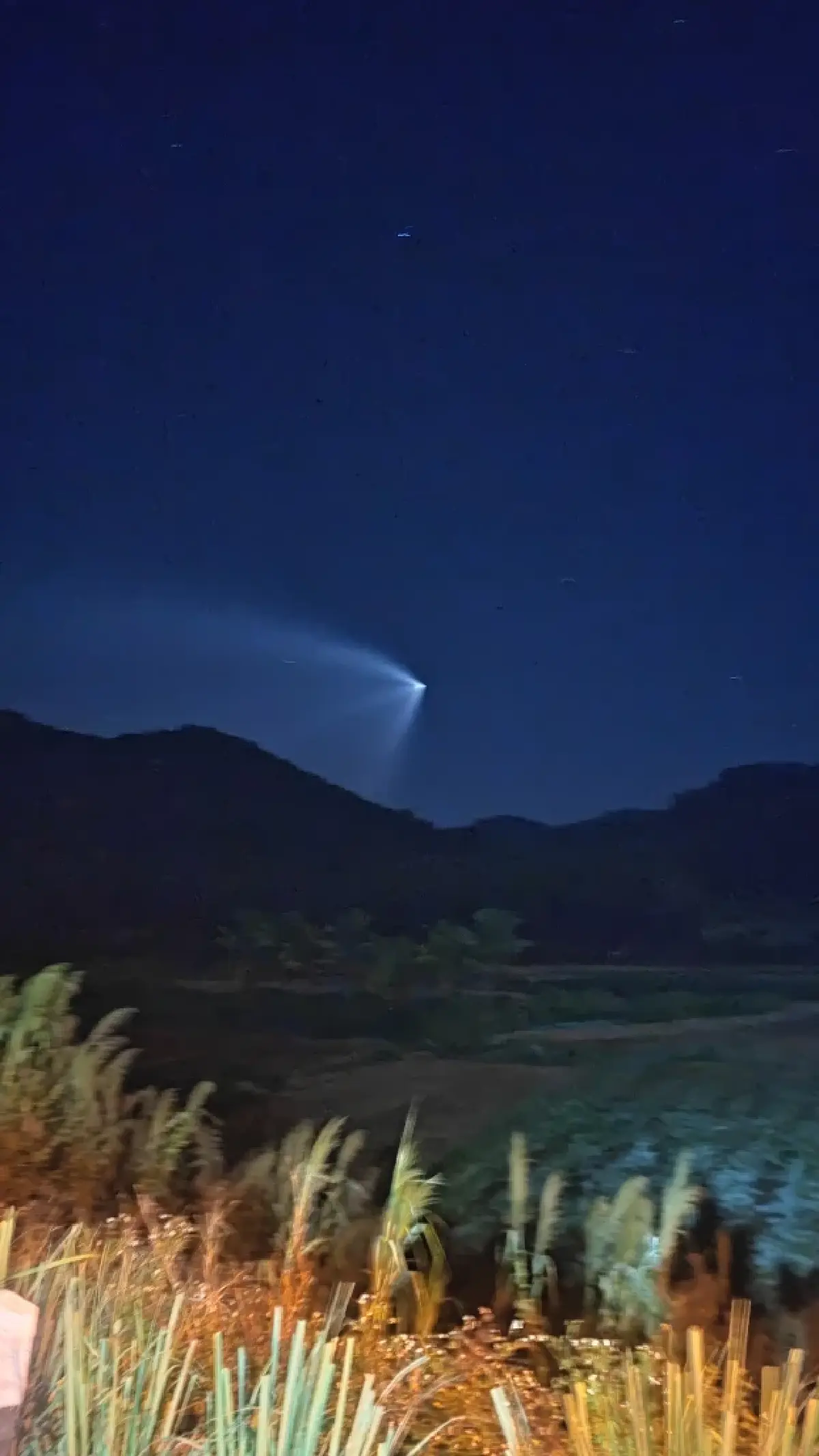 ไขปริศนา 'แสงรูปกรวย' จากไอพ่นจรวด Falcon 9 เหนือท้องฟ้าทั่วไทย