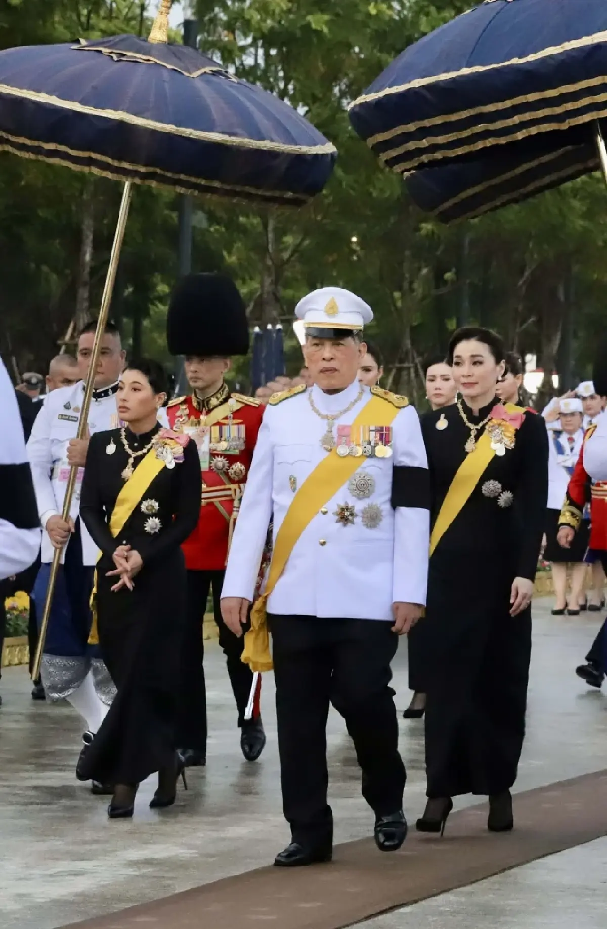 ในหลวง-พระราชินี ทรงปฏิบัติพระราชกรณียกิจ วันคล้ายวันพระบรมราชสมภพ รัชกาลที่ 9