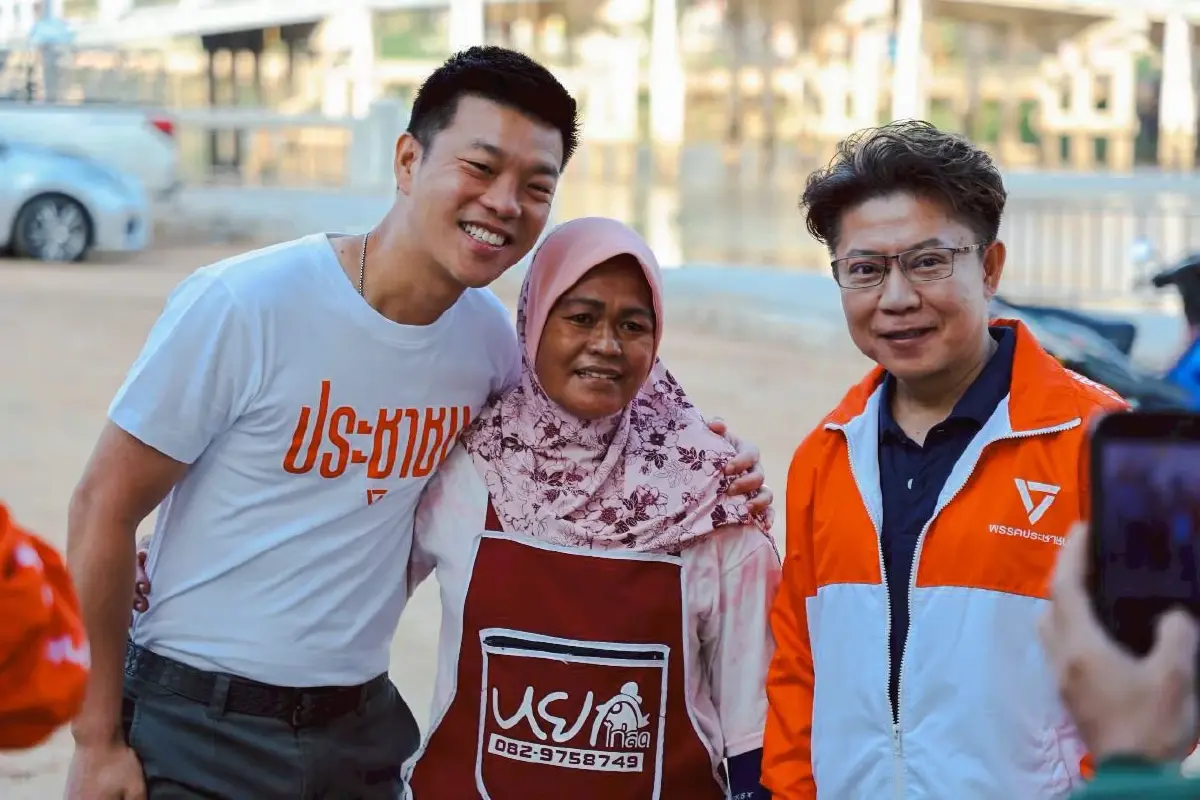 'ณัฐพงษ์' ลุยปทุมฯ พาผู้สมัครหาเสียง อ้อนปักธงส้ม บริหารประเทศ