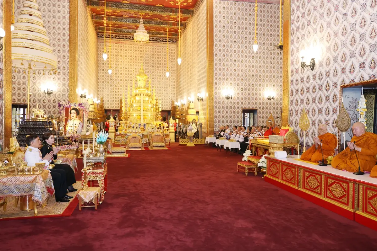 ในหลวง-พระราชินี เสด็จฯ ทรงบำเพ็ญพระราชกุศลปัญญาสมวาร ถวายพระบรมศพ พระพันปีหลวง