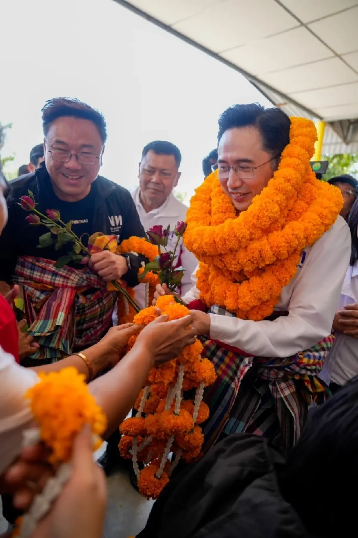 ’ยศชนัน-จุลพันธ์‘ เจาะ ‘สุพรรณฯ’  เอาใจเกษตรกร พักหนี้ 5 แสน 3 ปี