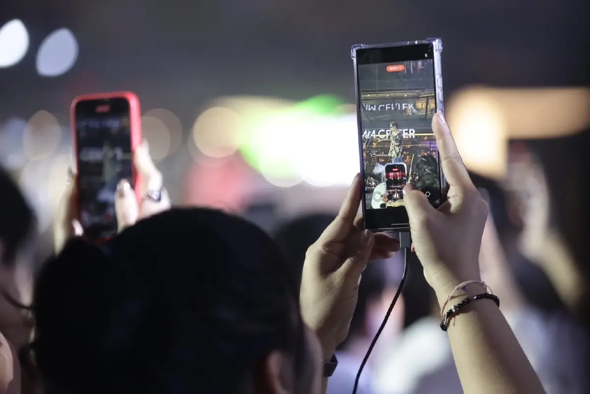 เคานต์ดาวน์ต้อนรับปีใหม่ใจกลางกรุงเทพฯ คนคึกคักล้นสยามพารากอน