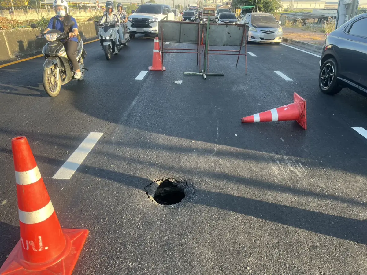 เลี่ยงด่วน ถนนตำหรุ-บางพลี ถนนทรุด หลุมลึก รถติดแล้ว ท้ายแถวสะสม