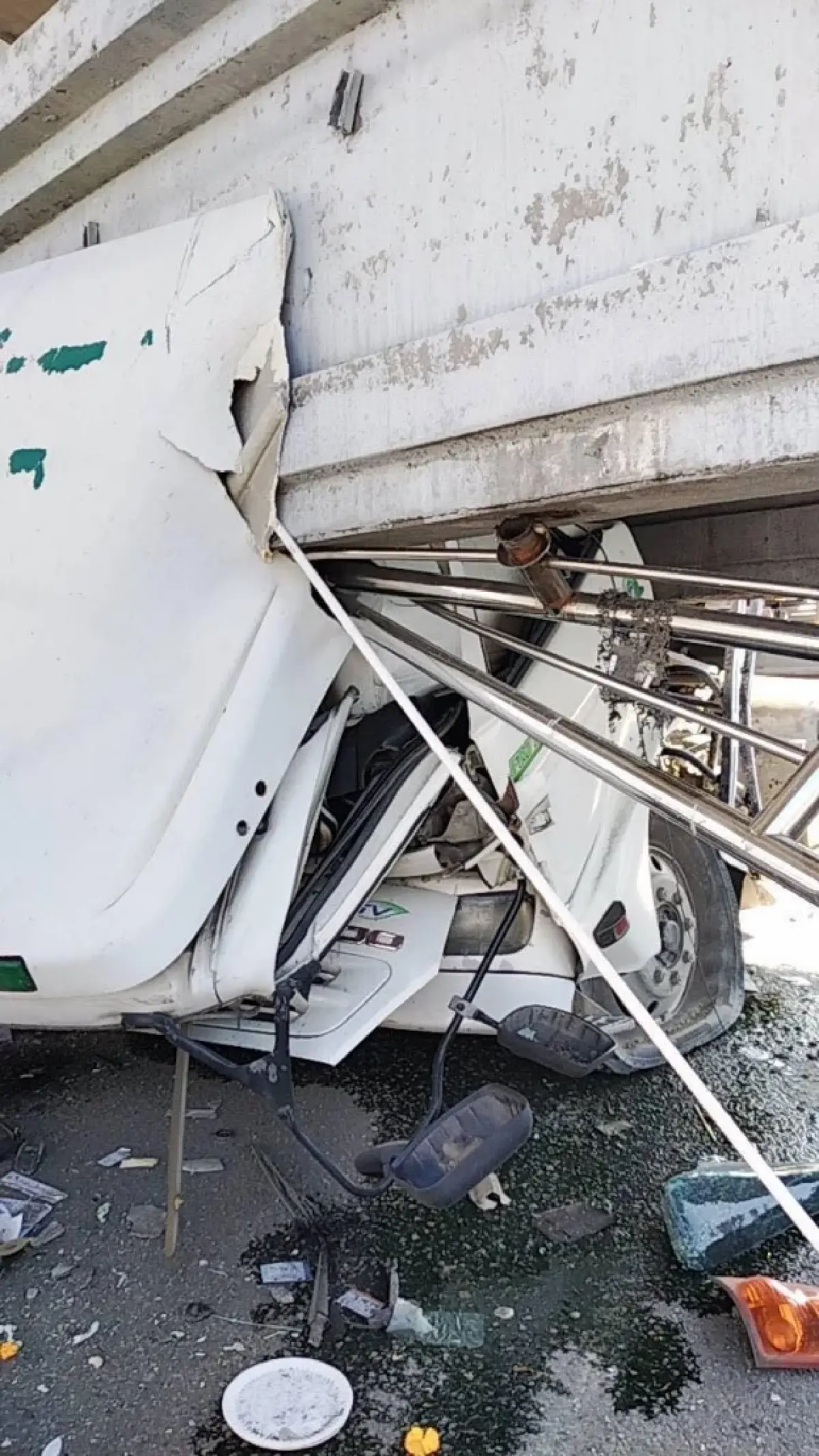 เปิดคลิป สะพานลอยถล่มทับรถ บางนา-ตราด เหตุดัมพ์ยกค้างฟาดพังยับ