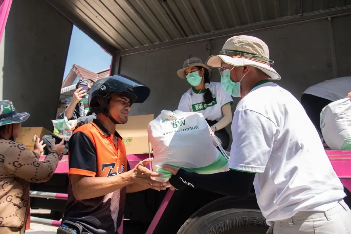 ซีพี พร้อมเดินหน้า ฟื้นคน-ฟื้นชุมชน-ฟื้นเศรษฐกิจ หลังน้ำท่วมใต้ มอบถุงกำลังใจผ่านกองทัพเรือ