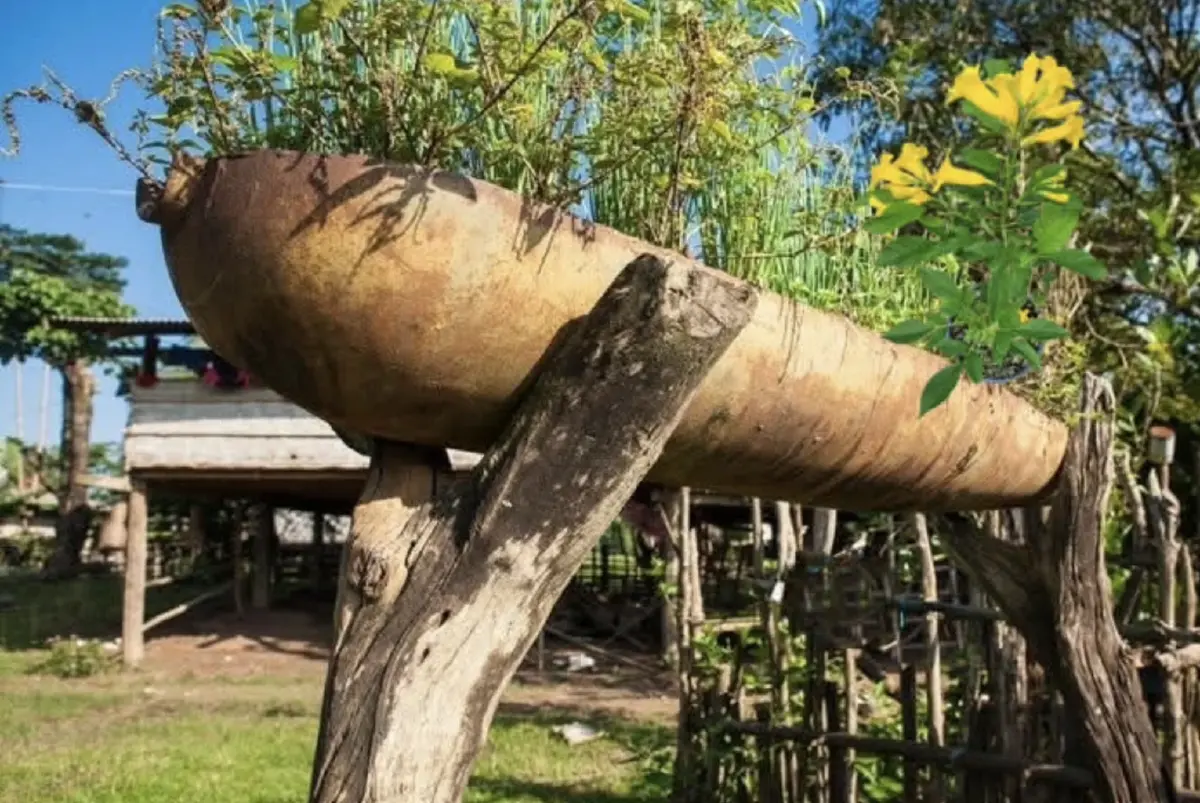 'ดอกไม้ในกาบระเบิด' ซีไรต์ในเงาสงครามลาว