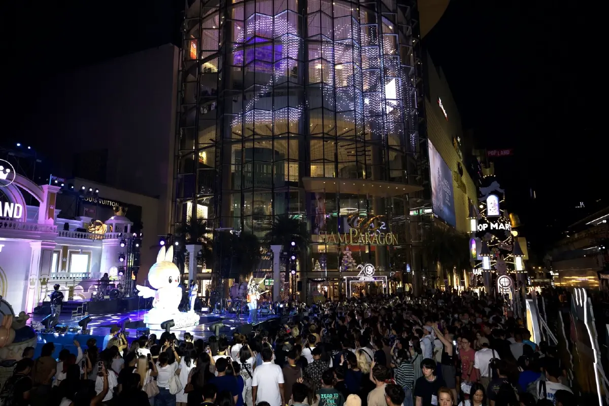 เคานต์ดาวน์ต้อนรับปีใหม่ใจกลางกรุงเทพฯ คนคึกคักล้นสยามพารากอน