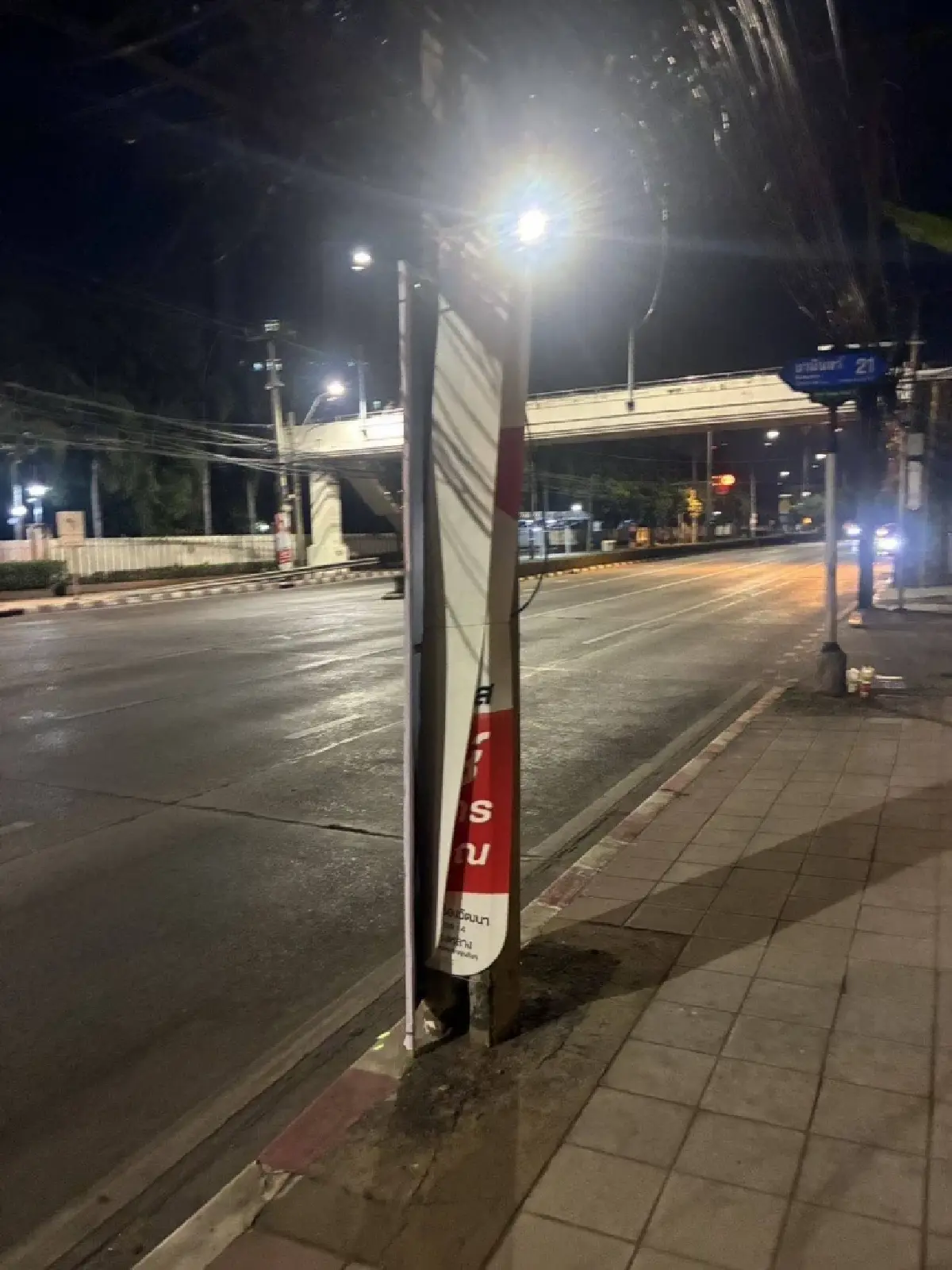 ผู้สมัคร สส.เพื่อไทย เปิดคลิปเอาผิดถูกทำลายป้ายหาเสียง