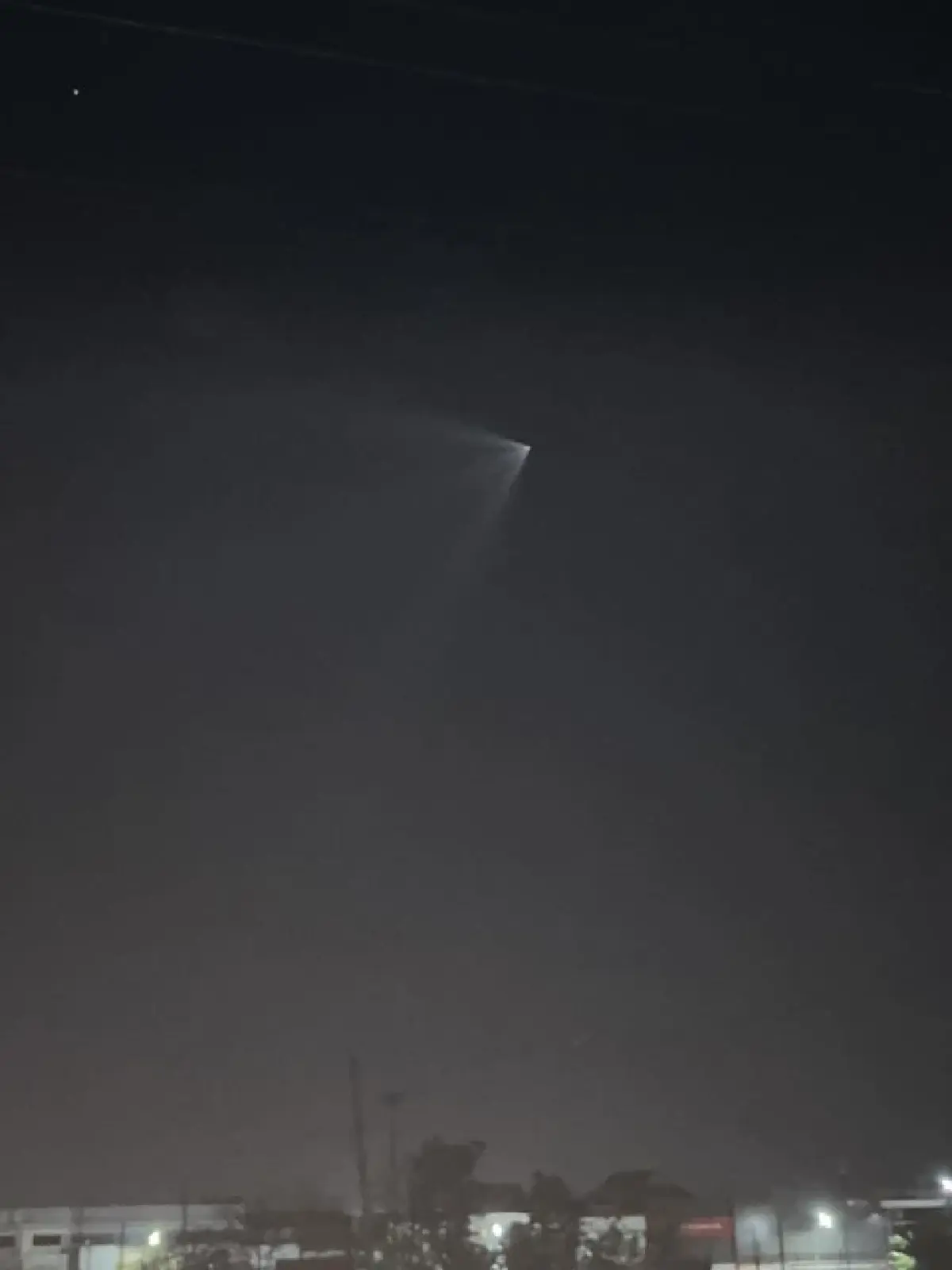 ไขปริศนา 'แสงรูปกรวย' จากไอพ่นจรวด Falcon 9 เหนือท้องฟ้าทั่วไทย