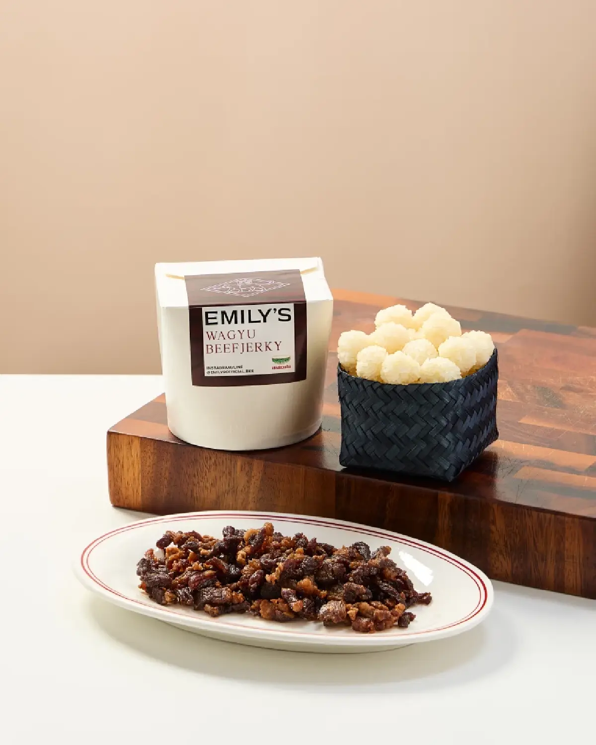 ไม่ได้มีแค่หมี่ไก่ฉีก! EMILY’S ขาย ‘ข้าวเหนียวเนื้อ-หมูเค็ม’ ราคากล่องละ 180-250 บาท