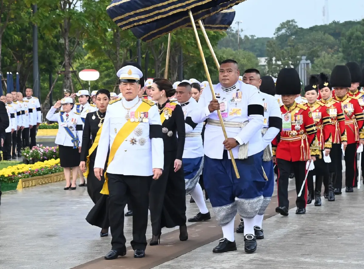 ในหลวง-พระราชินี ทรงปฏิบัติพระราชกรณียกิจ วันคล้ายวันพระบรมราชสมภพ รัชกาลที่ 9