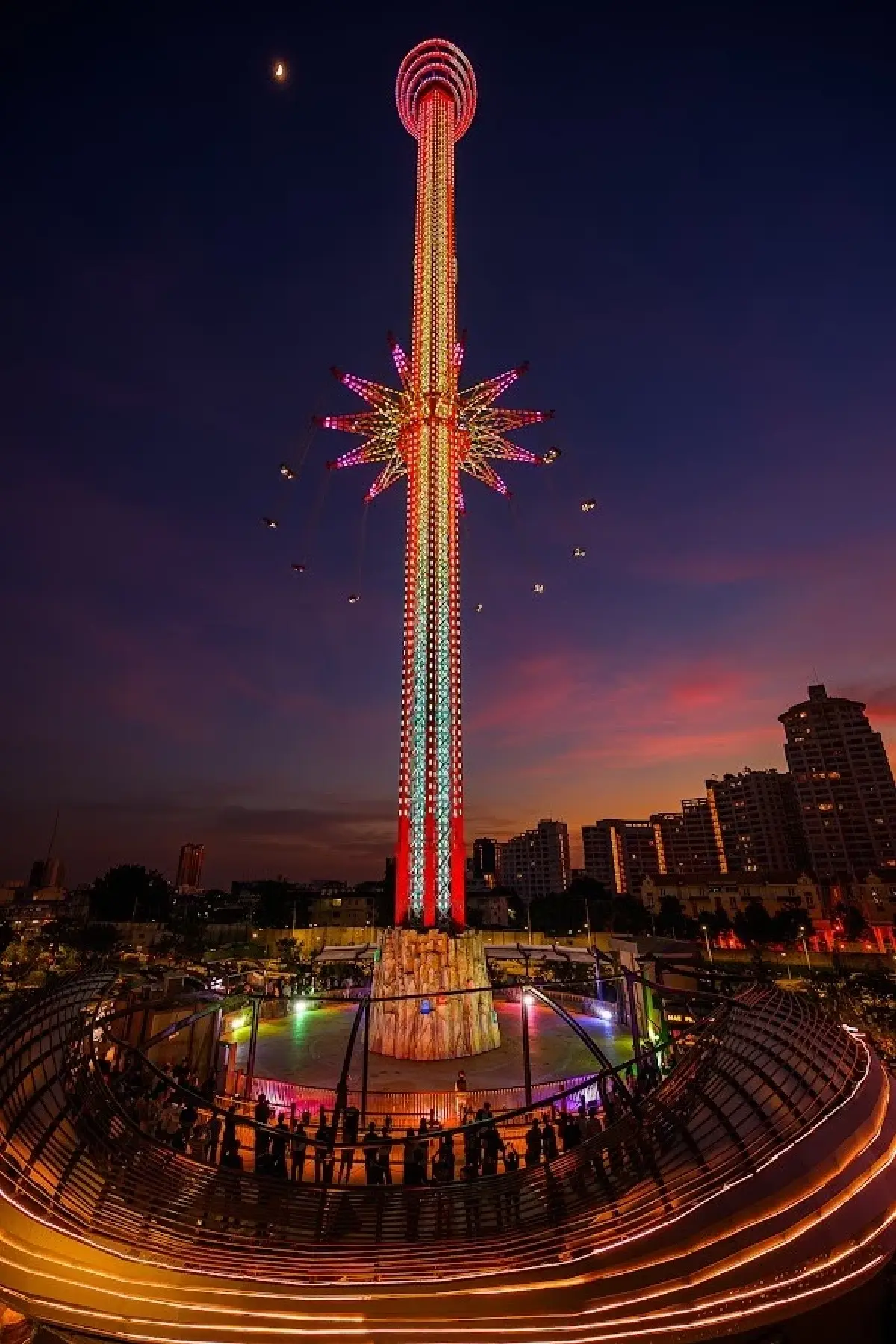 เจาะไอเดีย ‘Skyflyers’ เครื่องเล่นลอยฟ้าสูงเท่าอาคาร 36 ชั้น แม่เหล็กใหม่ใน ‘เอเชียทีค’