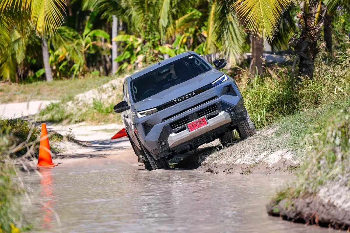 โตโยต้า ไฮลักซ์ ทราโว่-อี ทางเรียบนิ่ง ออฟโรดลุยได้ ระยะทาง ?