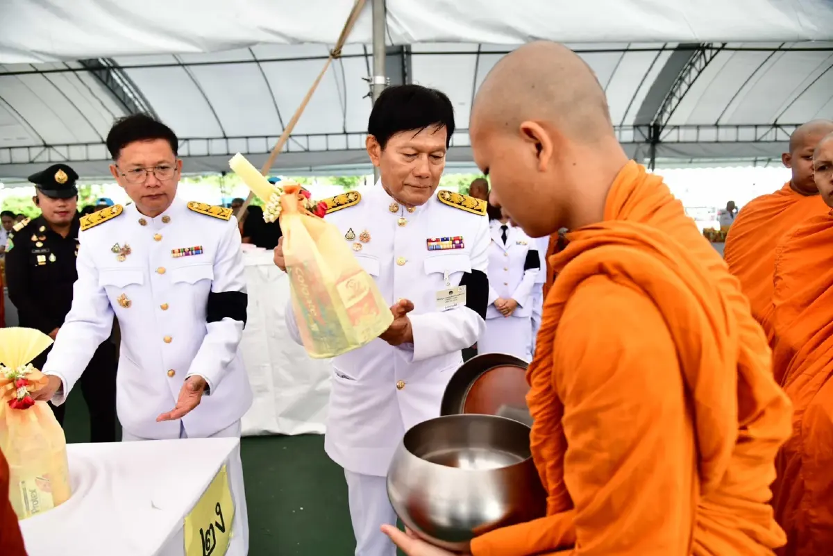 กทม. ร่วมพิธีทำบุญตักบาตรถวายพระราชกุศล น้อมรำลึกพระมหากรุณาธิคุณในหลวงรัชกาลที่ 9