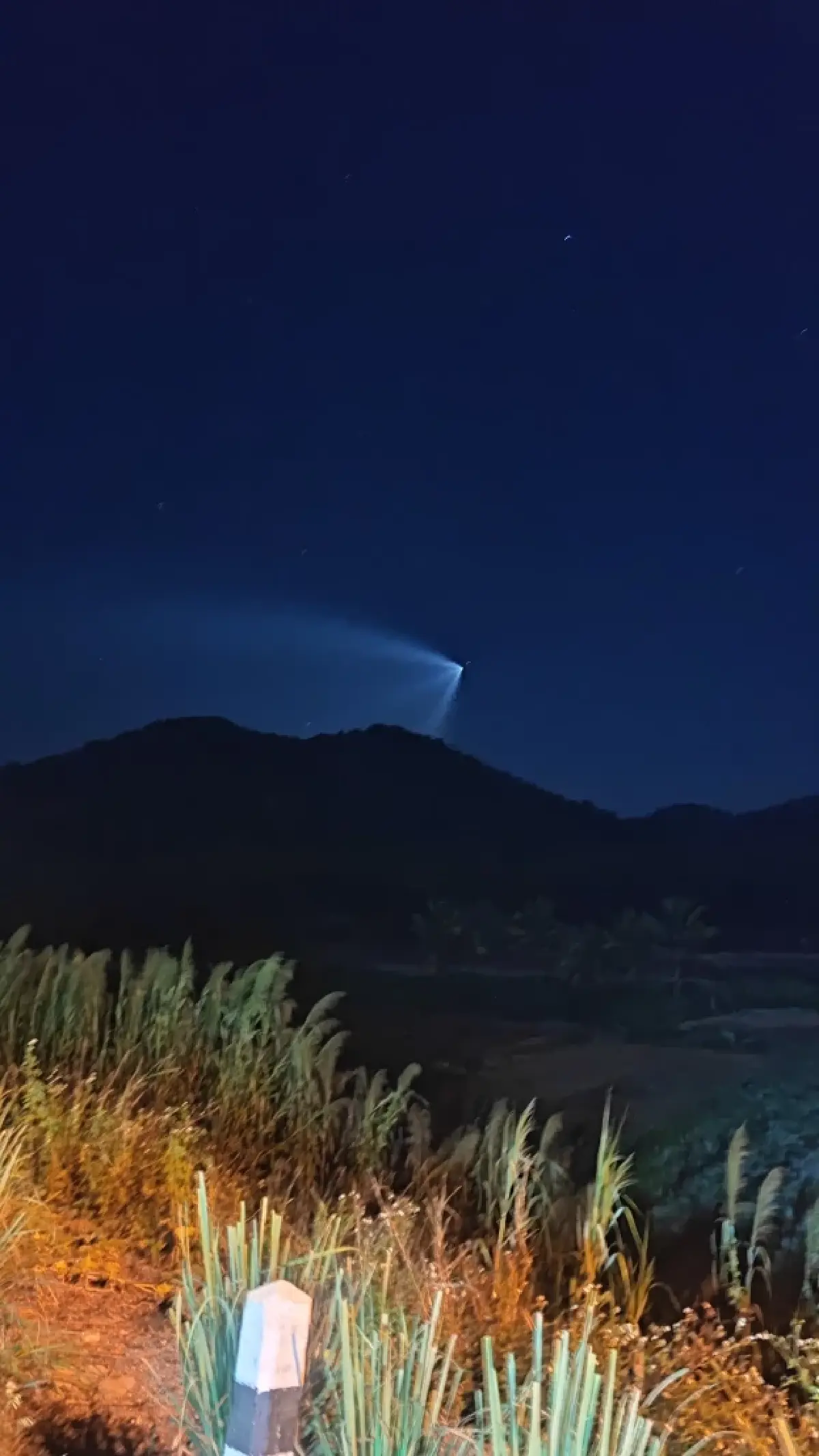 ไขปริศนา 'แสงรูปกรวย' จากไอพ่นจรวด Falcon 9 เหนือท้องฟ้าทั่วไทย