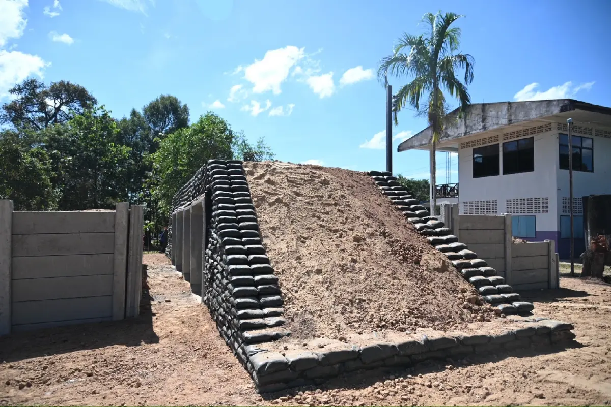 จากพระกรุณาฯ กองทุนหทัยทิพย์ สร้างถนน-รั้วชายแดนแล้ว 8 กม. บังเกอร์ 428 แห่ง