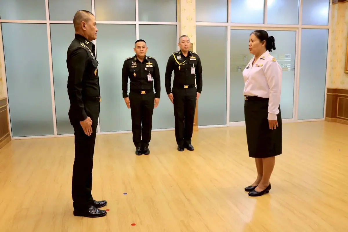 มทบ.21 บรรจุ 'แม่' เป็นทหารแทนลูกชาย สละชีพในสนามรบ เหตุปะทะไทย-กัมพูชา