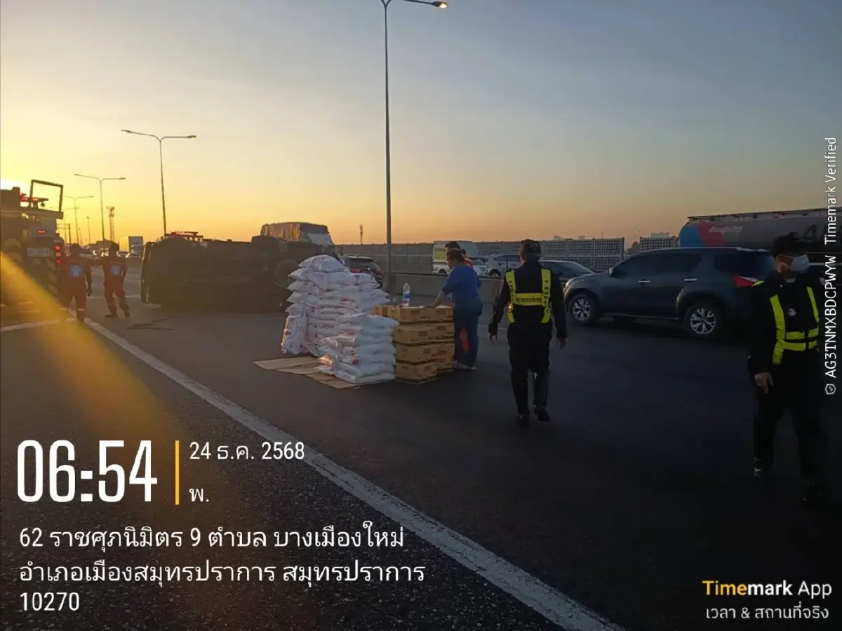 รถติดยาวเช้านี้ ทางพิเศษกาญจนาภิเษก กม.12 รถบรรทุกคว่ำขวางทาง
