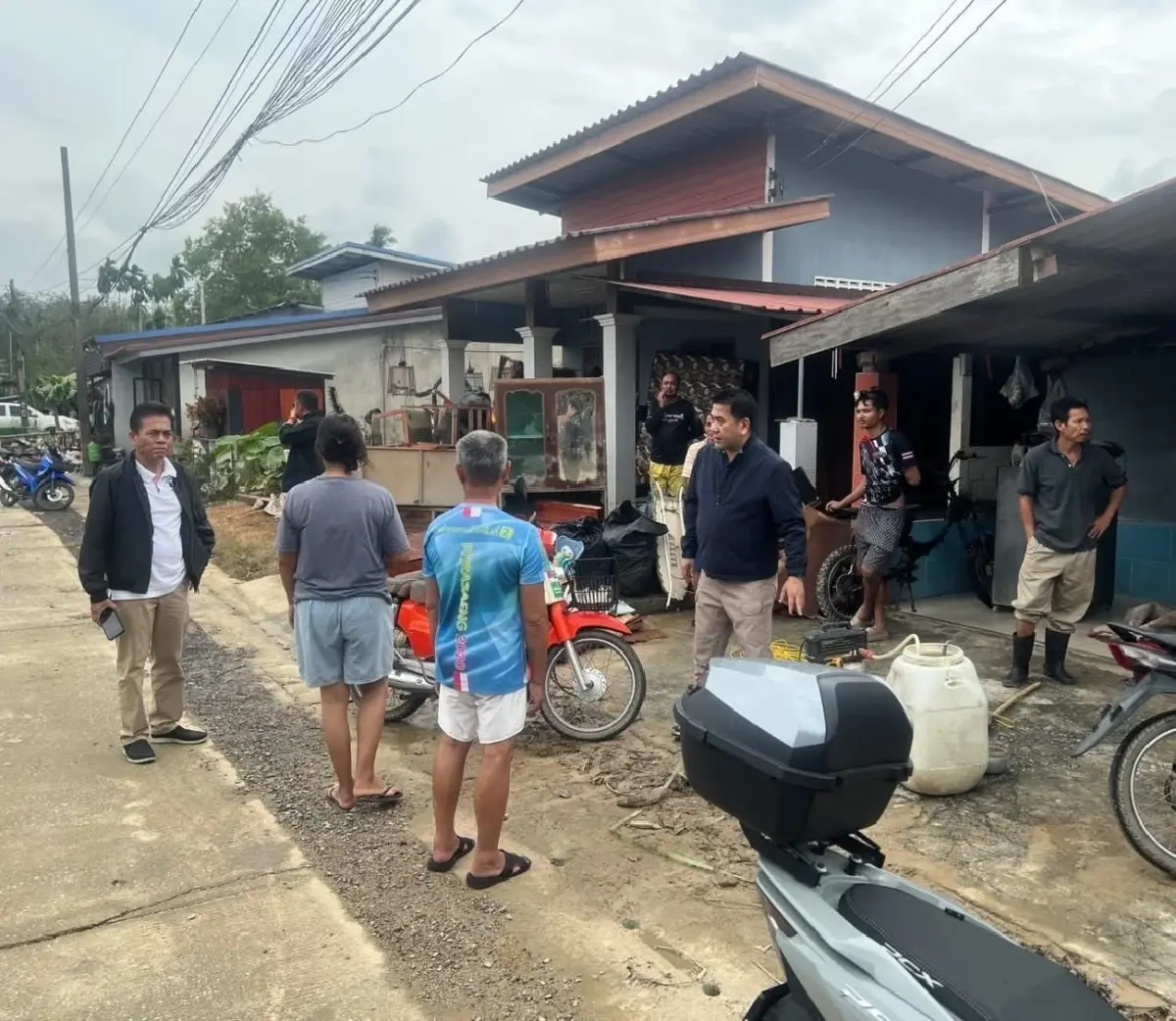 'ทินกร' จับมือ อาชีวะ ตั้งศูนย์ซ่อมสร้าง ช่วยชาวหาดใหญ่หลังน้ำลด