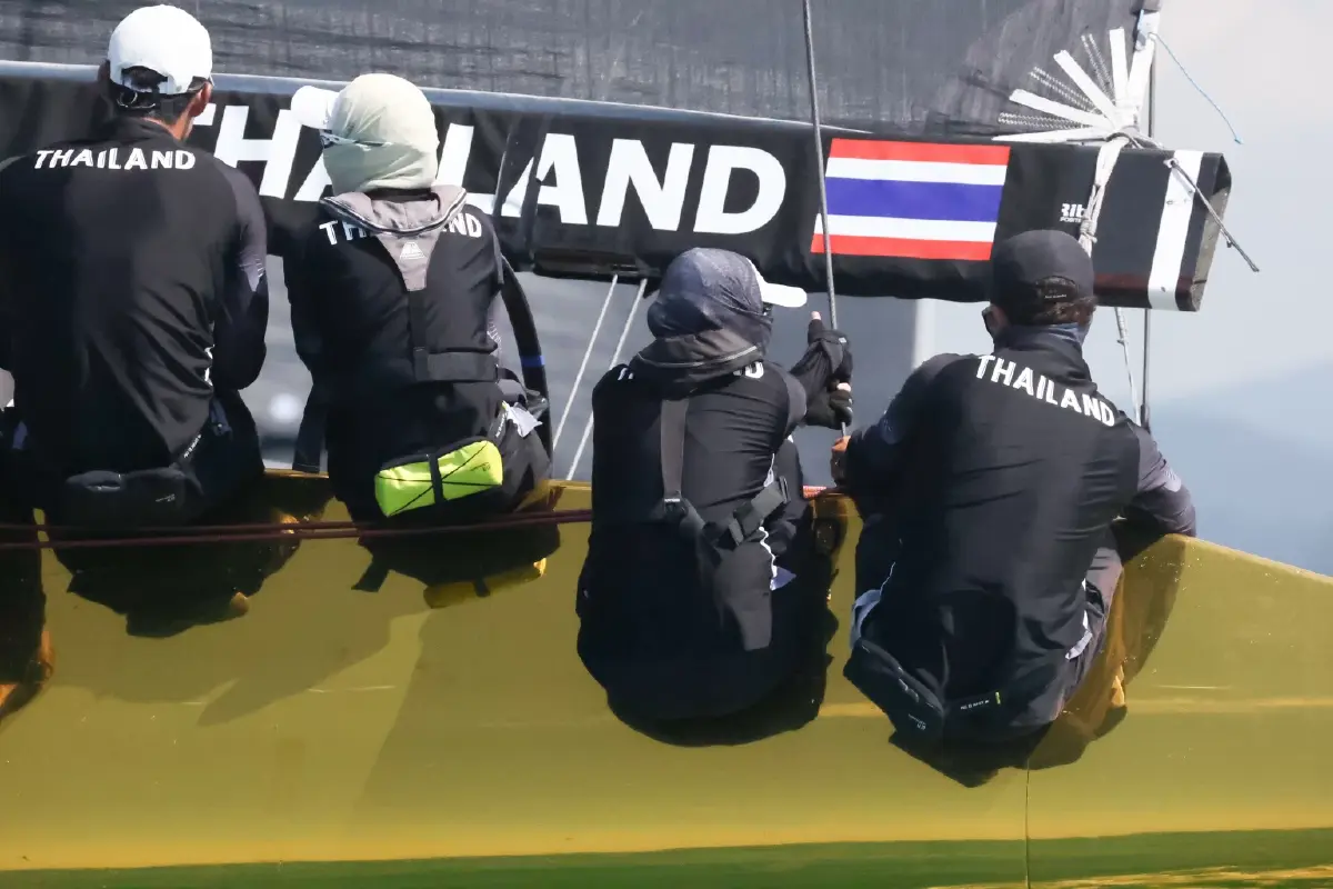 'พระราชินี' สร้างประวัติศาสตร์ ทรงนำทัพเรือใบไทย คว้าเหรียญทอง ซีเกมส์ ครั้งที่ 33