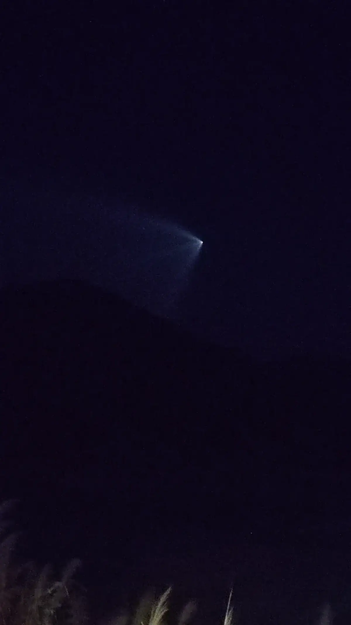 ไขปริศนา 'แสงรูปกรวย' จากไอพ่นจรวด Falcon 9 เหนือท้องฟ้าทั่วไทย