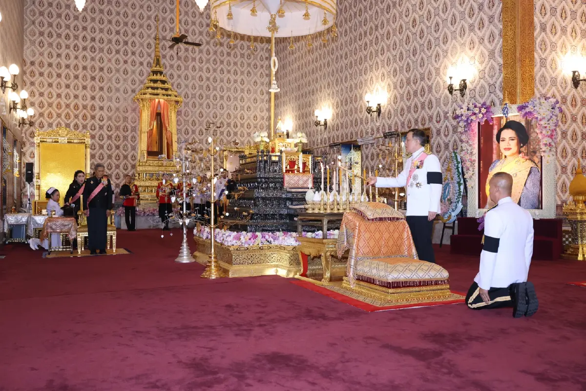 ในหลวง-พระราชินี เสด็จฯ ทรงบำเพ็ญพระราชกุศลปัญญาสมวาร 50 วัน ถวายพระบรมศพฯ