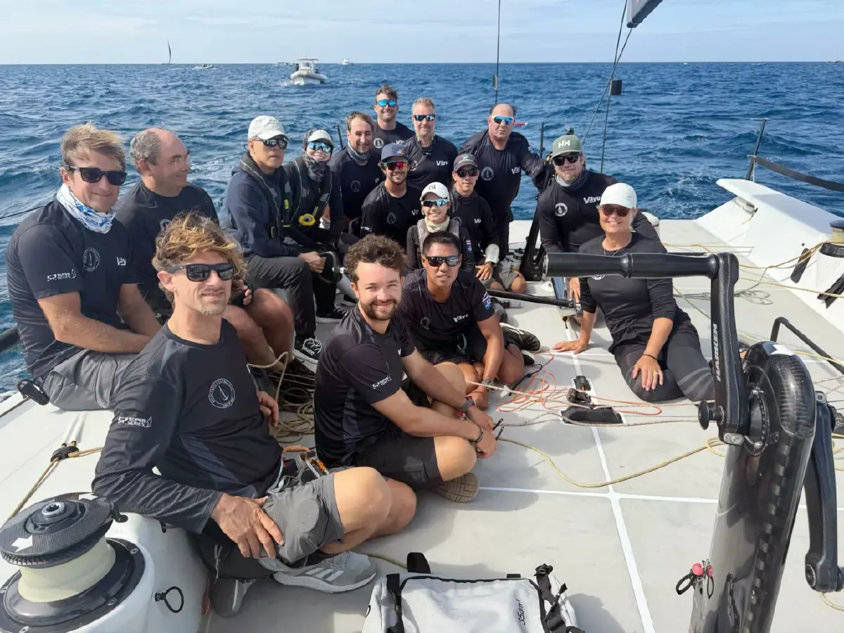 ในหลวง พระราชินี เสด็จฯ พระราชทานรางวัล 'ภูเก็ตคิงส์คัพรีกัตต้า'