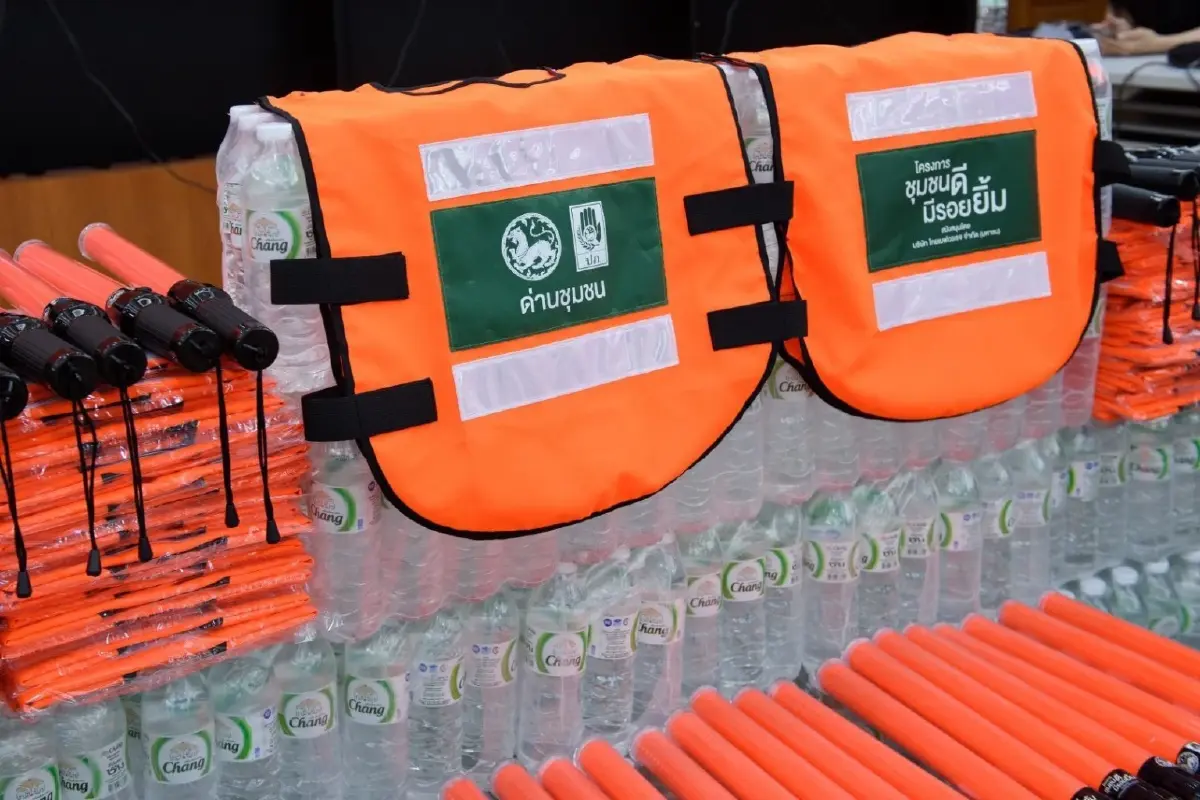 ไทยเบฟ มอบเสื้อกั๊กสะท้อนแสง และสิ่งของจำเป็น แก่เจ้าหน้าที่ในช่วงปีใหม่ 2569