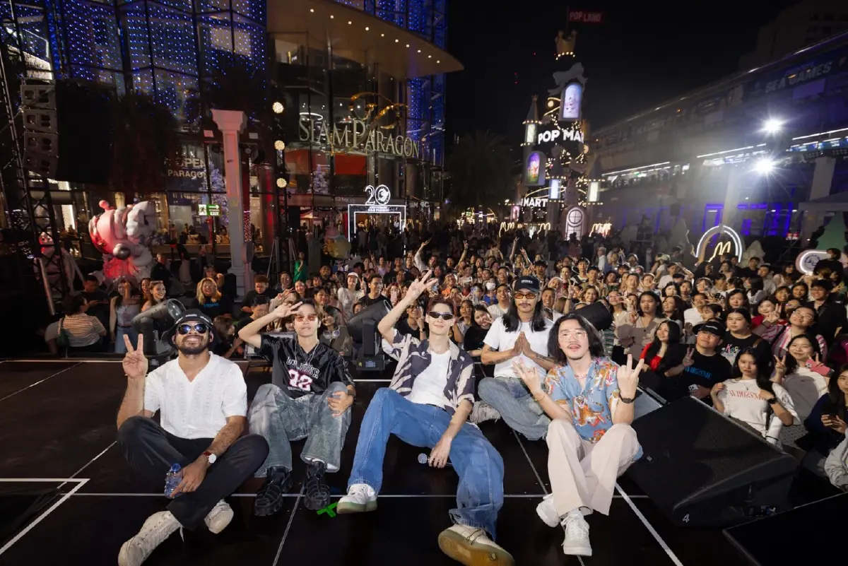 เคานต์ดาวน์ต้อนรับปีใหม่ใจกลางกรุงเทพฯ คนคึกคักล้นสยามพารากอน