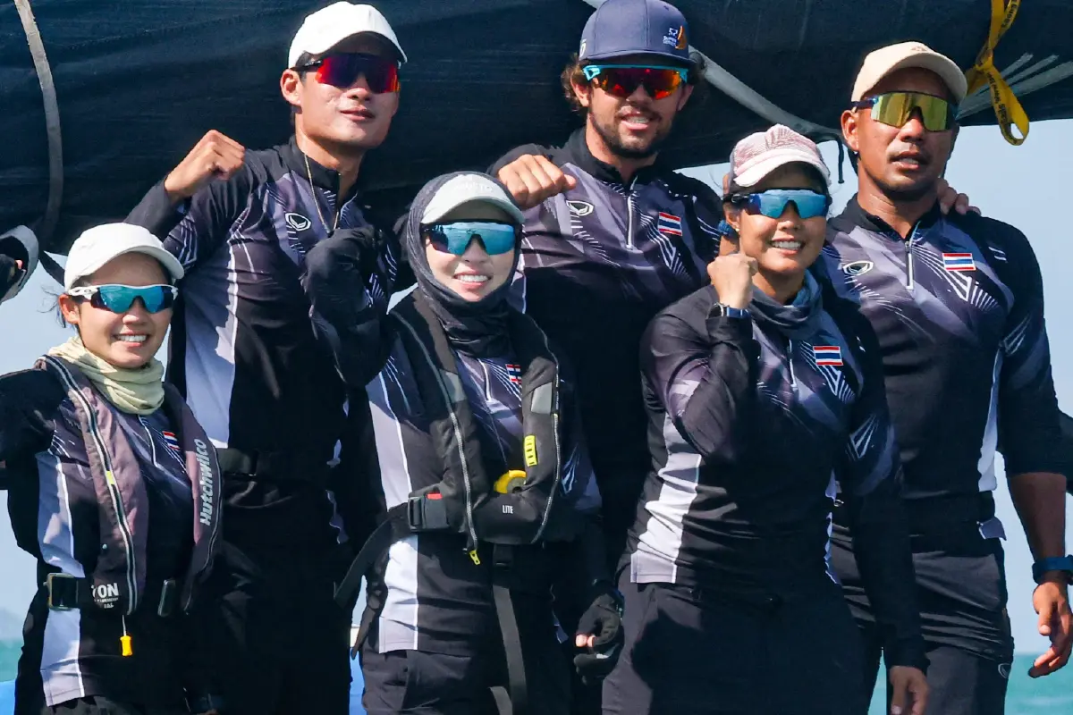 'พระราชินี' สร้างประวัติศาสตร์ ทรงนำทัพเรือใบไทย คว้าเหรียญทอง ซีเกมส์ ครั้งที่ 33