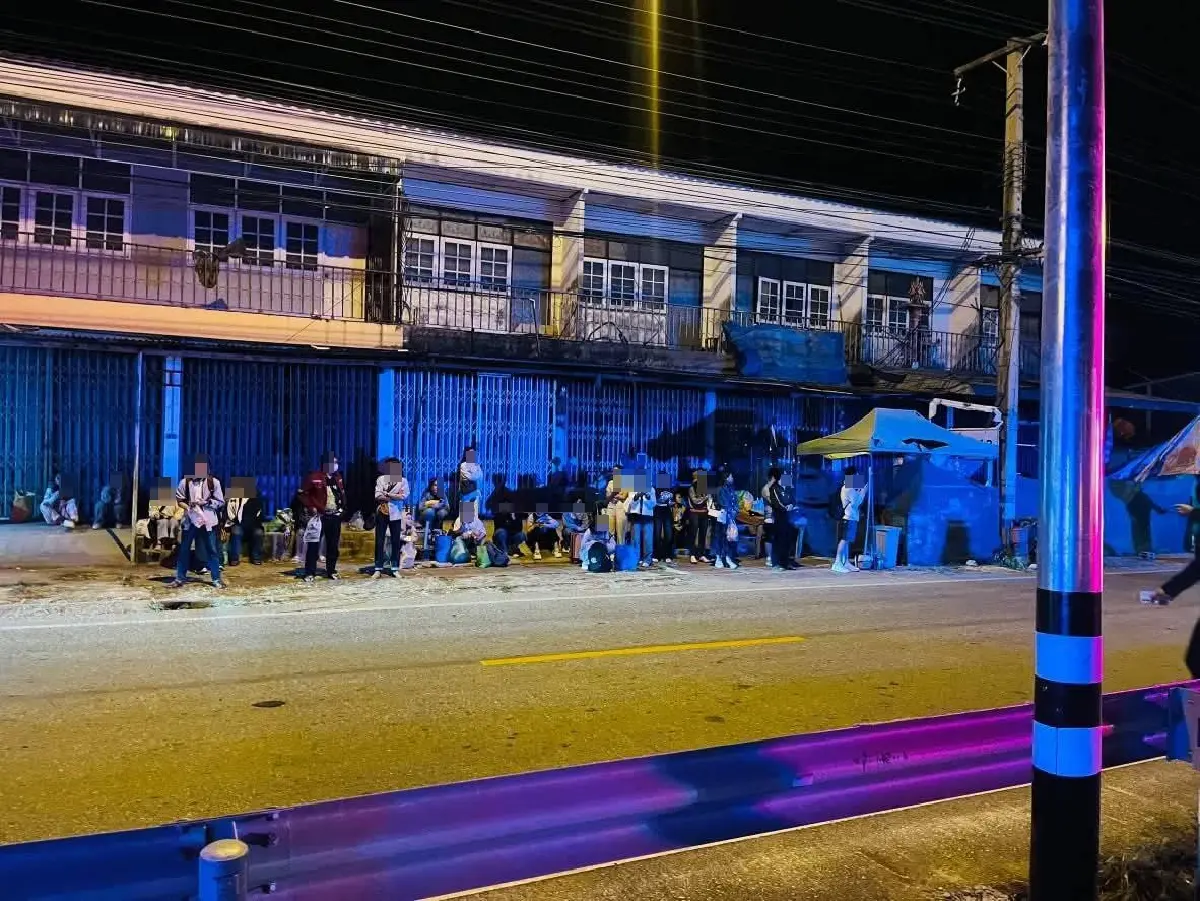 ด่วน รถทัวร์ กรุงเทพ-หนองบัวลำภู พุ่งชนรถบรรทุก ถ.มิตรภาพ กลางดง